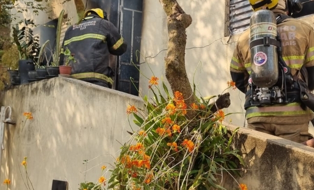 INCNDIO DESTRI COZINHA DE RESIDNCIA NO BAIRRO INTERLAGOS, EM DIVINPOLIS