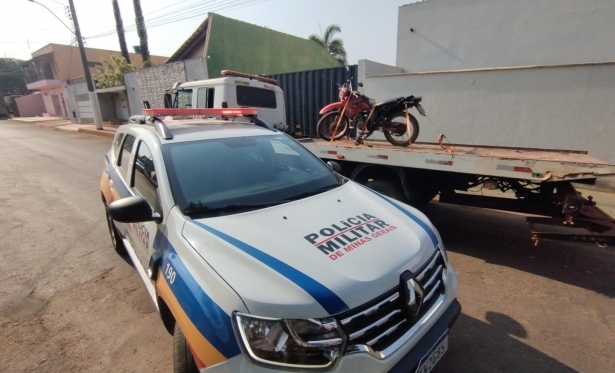 DUPLA  PRESA EM LUZ APS SER FLAGRADA COM MOTOCICLETA FURTADA