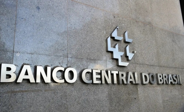 BANCO CENTRAL ELEVA JUROS BSICOS DA ECONOMIA PARA 10,75% AO ANO 