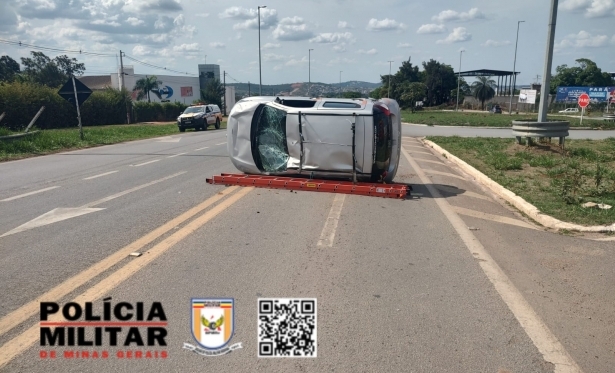 CONDUTOR FICA FERIDO APS COLISO TRANSVERSAL NA BR-494