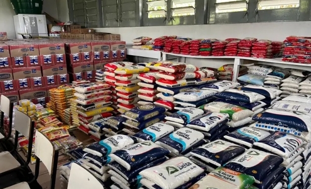  ITANA INCENTIVA DOAES AO BANCO DE ALIMENTOS PARA AJUDAR FAMLIAS E INSTITUIES