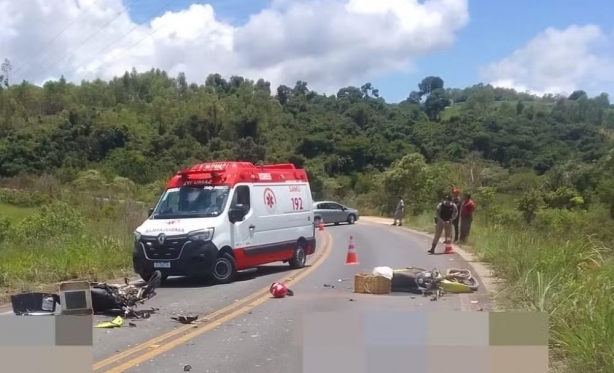 MOTOCICLISTAS MORREM EM COLISO FRONTAL NA MG-164, ENTRE ITAPECERICA E CAMACHO