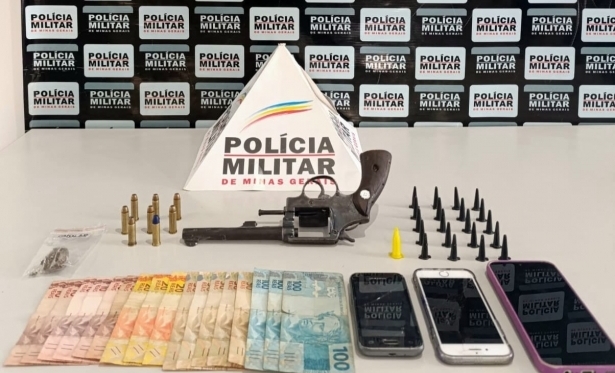 NOVA SERRANA: PM APREENDE ARMA, DROGAS E MENORES ENVOLVIDOS EM ATIVIDADES ILCITAS