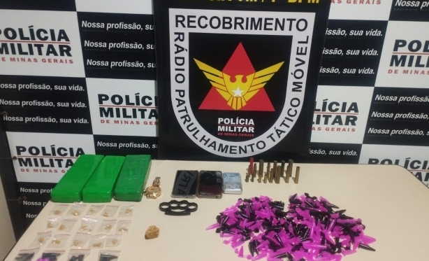 LAGOA DA PRATA: PM PRENDE MULHER E FILHO POR TRFICO DE DROGAS E APREENDE MATERIAL ILCITO